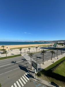 Sea View Apartment in Heart of Corniche