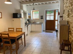 Gite La Grange, climatisée, vue sur le château de Peyrepertuse