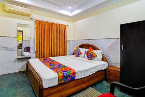 HOTEL STEP IN - Near Railway Station