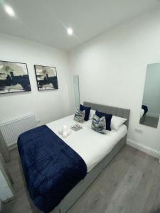 Modern 2BR Flat in London, free parking,Contractors