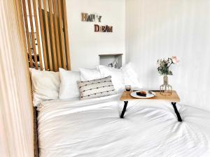 Bright Studio with Balcony near Paris