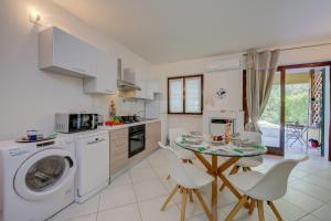 Nikos House Salò with Terrace 100m fro - Happy Rentals