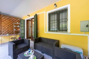 Nikos House Salò with Terrace 100m fro - Happy Rentals