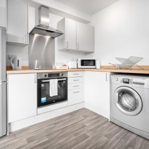 Stylish 2 Bed Apartment - Parking - Smart Tv - Wi-Fi Netflix 27C