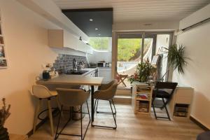 Peaceful stay with a view of the Ponant pond