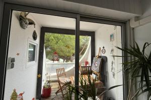 Peaceful stay with a view of the Ponant pond