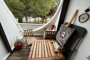 Peaceful stay with a view of the Ponant pond