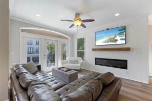 Casa Lontano - Luxury Home Near the Beach with Gulf Views & Shared Pool