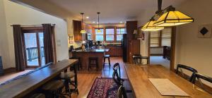 Relaxation Ridge- 4 bedroom with Hot Tub & Pool Table