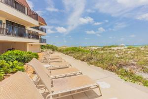Breezy Beachside Views! Heated Pool & Pickleball!