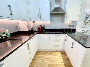 Modern 3-Bed, 2-Bath Detached House in Paddington near Hyde Park & Little Venice by NourNest Apartments