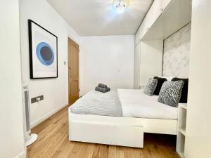 Modern 3-Bed, 2-Bath Detached House in Paddington near Hyde Park & Little Venice by NourNest Apartments