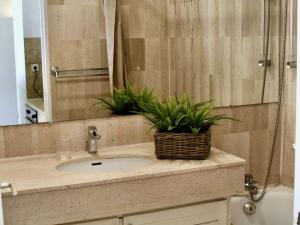 Appartement 2 Pièces avec Climatisation, 4 Couchages, à 100m de la Plage - FR-1-252A-33