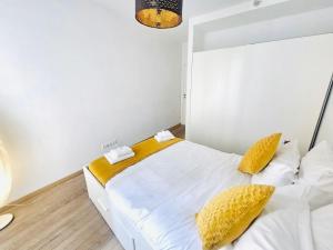 City chic living two bedroom apartment