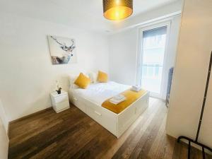 City chic living two bedroom apartment