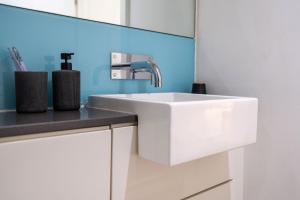 Spacious 2-Bedroom City Centre Apartment with Ensuite