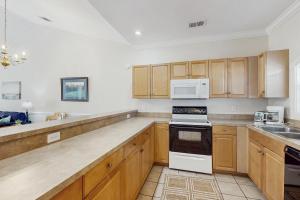 Dahlia & Magnolia Court