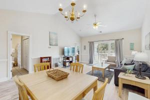 Dahlia & Magnolia Court