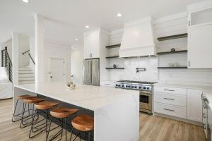 Deja Blue - Luxury Beach House with Private Pool & Rooftop Deck