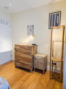 2BDR Vauxhall Fully Furnished Apt with Washer and Dryer near Oval, Nine Elms by NourNest Apartments