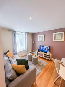 Fully Furnished 2BDR Vauxhall Apt with Washer and Dryer near Oval, Nine Elms by NourNest Apartments