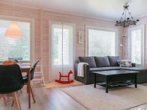 Holiday Home Tapiska by Interhome