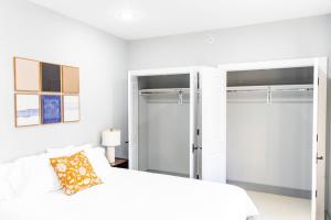 Stylish Two Bedroom Apartment with Free Indoor Parking