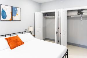 Stylish Two Bedroom Apartment with Free Indoor Parking