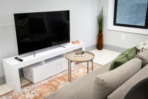 Bright Apartment with Free Parking Near NYC