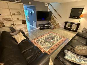 Stylish Townhome in Greensboro - 2 Suites