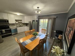 Stylish Townhome in Greensboro - 2 Suites