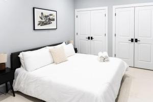 Quick NYC Access with Free Parking Two Bedrooms Near NYC