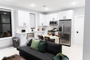 2 Bedroom Apt-City Adventure-Free Parking on Site