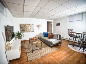 Cozy Apt With King Size Bed- Only 5 Miles to NYC