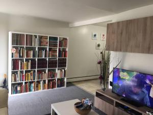 Spacious 2-Bedroom Apartment NYC-10 mins away