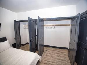 Free Indoor Parking 25 Minutes to NYC