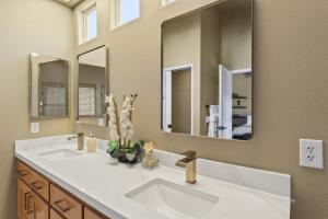 Tropical Vibes Prime La Quinta Location Entertainers Backyard