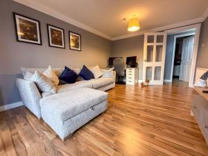 Riverside 1bd - Balcony & Parking Hydro SECC