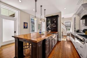 The Squares of Savannah: Telfair by Lucky Savannah