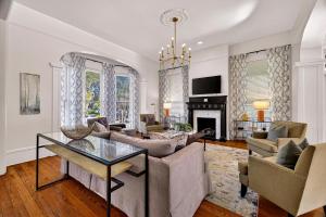 The Squares of Savannah: Chatham by Lucky Savannah