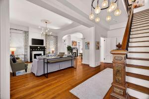 The Squares of Savannah: Chatham by Lucky Savannah