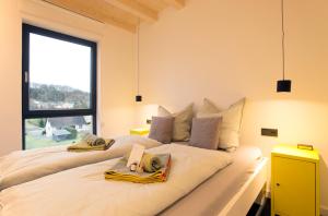 Modernes, ökologisches Design Ferienhaus in der Eifel Vulkaneifel I 2 Schlafzimmer, Sauna, Yoga & Kaminofen, schnelles WLAN & Arbeitsplatz