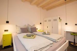 Modernes, ökologisches Design Ferienhaus in der Eifel Vulkaneifel I 2 Schlafzimmer, Sauna, Yoga & Kaminofen, schnelles WLAN & Arbeitsplatz