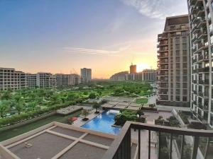 Vacationer Holiday Homes l Upgraded 2 Bed with Luxe Finishes l Close to Dubai Hills Mall