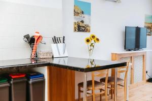 Quiet One-Bedroom Apartment with Parking