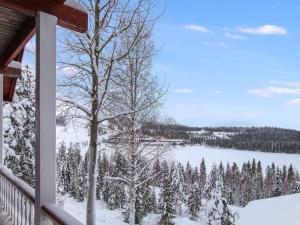 Holiday Home Aurinkoalppi 11a paritalon yläkerta by Interhome