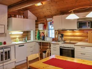 Holiday Home Tunturimaja 2 mökki by Interhome