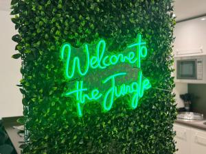 Urban Jungle 2-Bed Apartment in Central Manchester