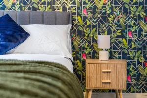 Urban Jungle 2-Bed Apartment in Central Manchester