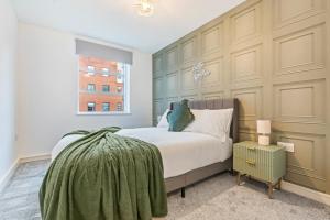 Urban Jungle 2-Bed Apartment in Central Manchester
